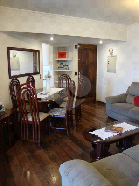 APARTAMENTO em CAMPO LIMPO