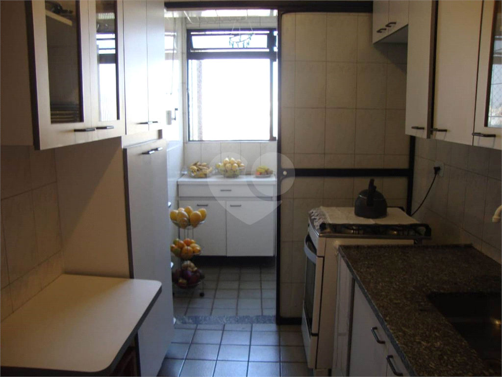 APARTAMENTO em CAMPO LIMPO