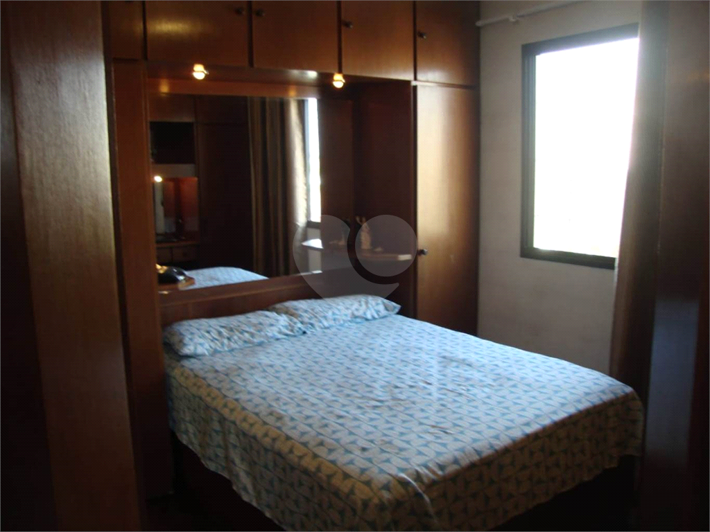 APARTAMENTO em CAMPO LIMPO