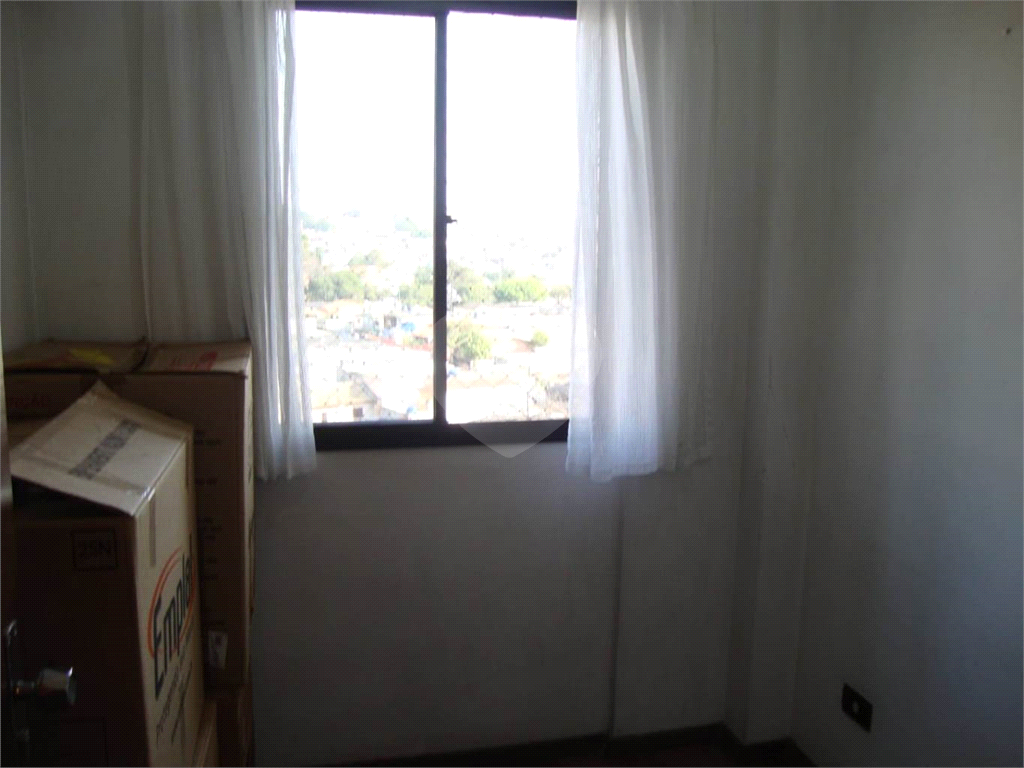 APARTAMENTO em CAMPO LIMPO