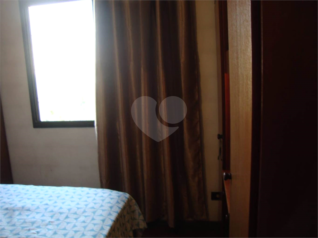 APARTAMENTO em CAMPO LIMPO