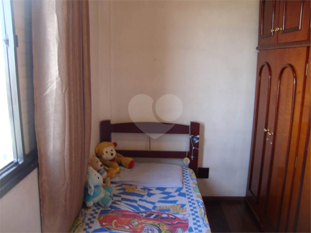 APARTAMENTO em CAMPO LIMPO