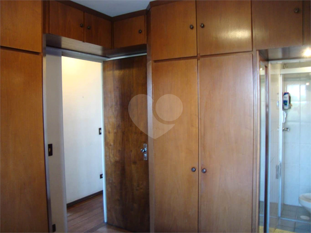 APARTAMENTO em CAMPO LIMPO