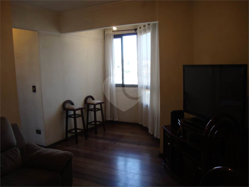 APARTAMENTO em CAMPO LIMPO