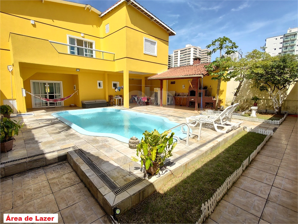 Maravilhoso sobrado com piscina no Canto do Forte
