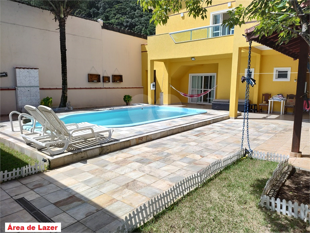 Maravilhoso sobrado com piscina no Canto do Forte