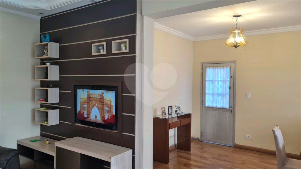 Casa à venda na Praia Grande 200m² com 4 quartos e 6 vagas na Aviação.