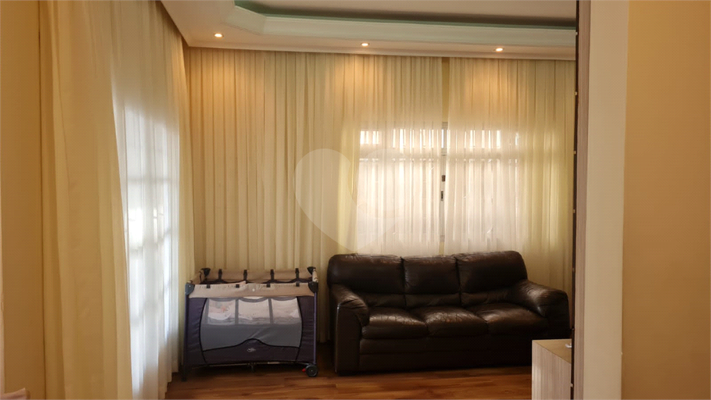 Casa à venda na Praia Grande 200m² com 4 quartos e 6 vagas na Aviação.