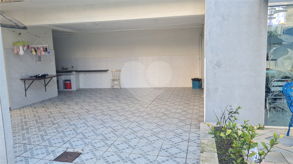 Casa à venda na Praia Grande 200m² com 4 quartos e 6 vagas na Aviação.