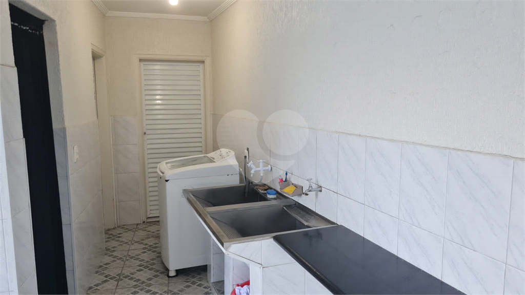 Casa à venda na Praia Grande 200m² com 4 quartos e 6 vagas na Aviação.