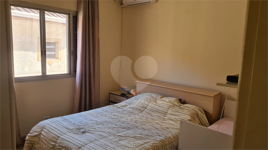 Casa à venda na Praia Grande 200m² com 4 quartos e 6 vagas na Aviação.
