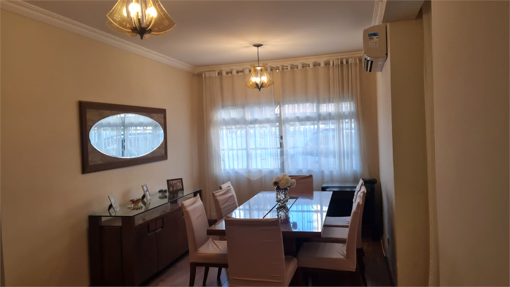 Casa à venda na Praia Grande 200m² com 4 quartos e 6 vagas na Aviação.