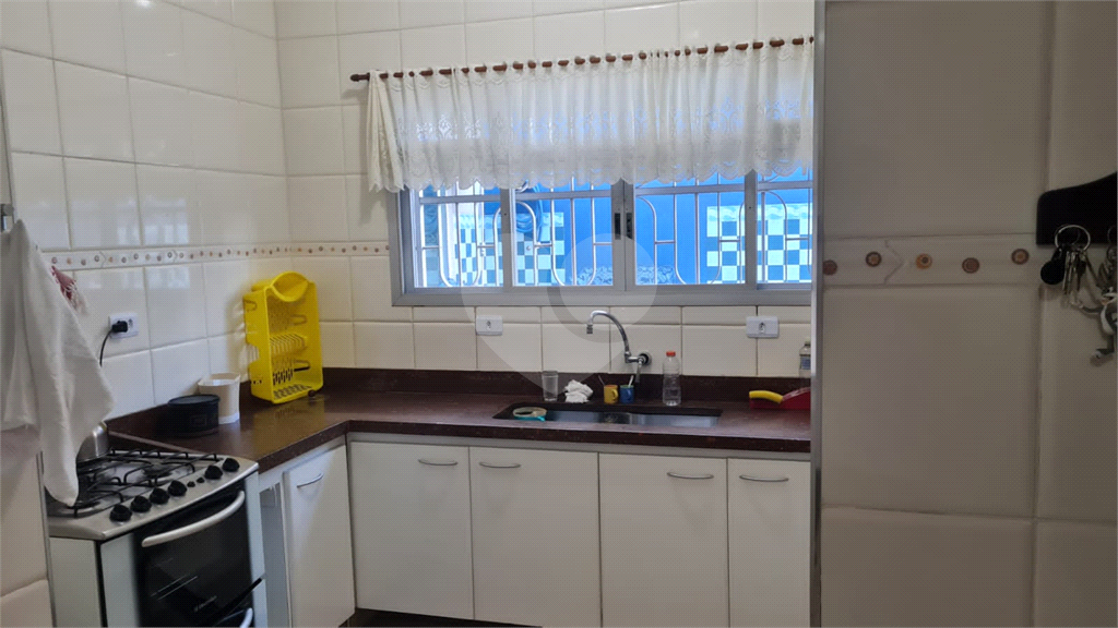 Casa à venda na Praia Grande 200m² com 4 quartos e 6 vagas na Aviação.