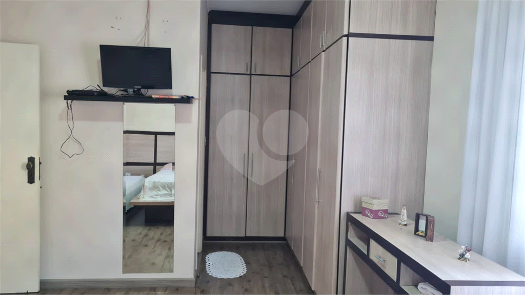 Casa à venda na Praia Grande 200m² com 4 quartos e 6 vagas na Aviação.