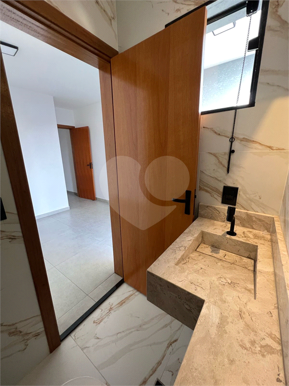 Sobrado no tucuruvi sendo três quartos sendo três suites e quatro vagas garagem 