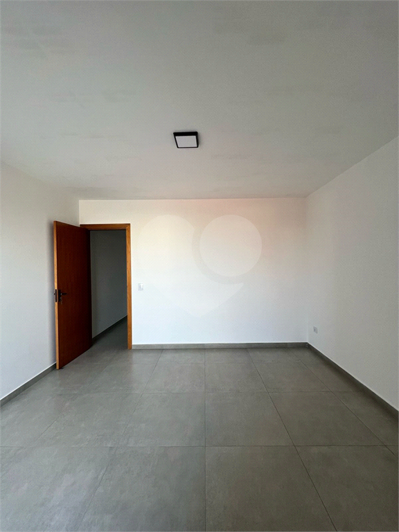 Sobrado no tucuruvi sendo três quartos sendo três suites e quatro vagas garagem 