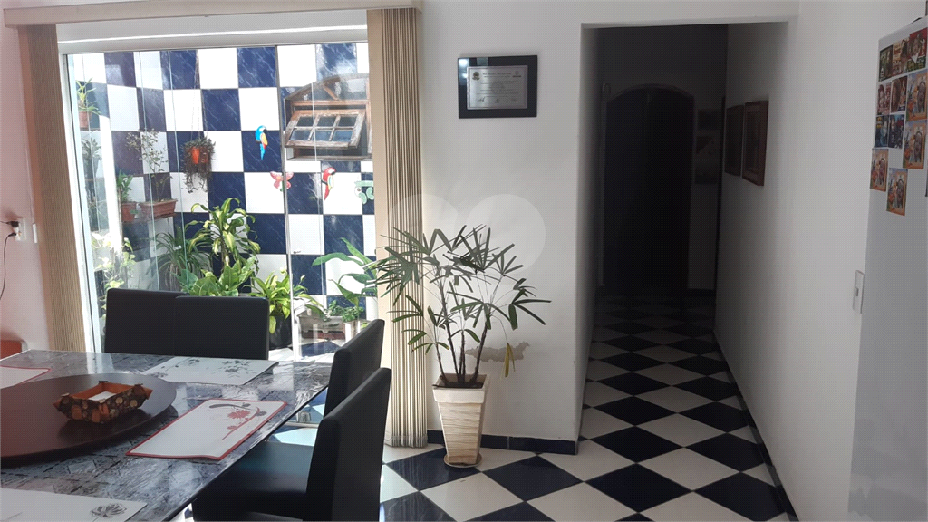 Casa à venda com 3 quartos, 229m² - Foto 2