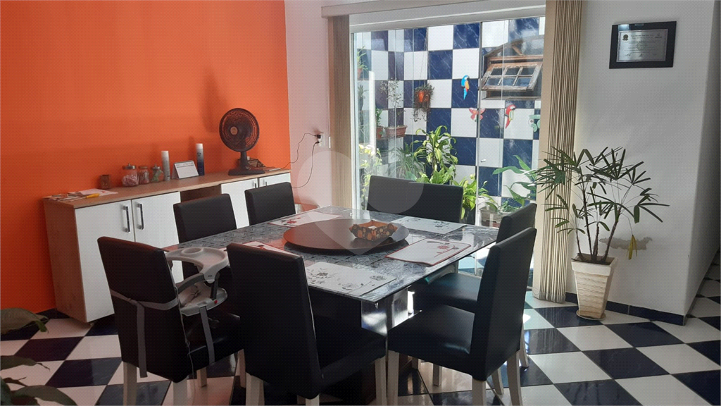 Casa à venda com 3 quartos, 229m² - Foto 1