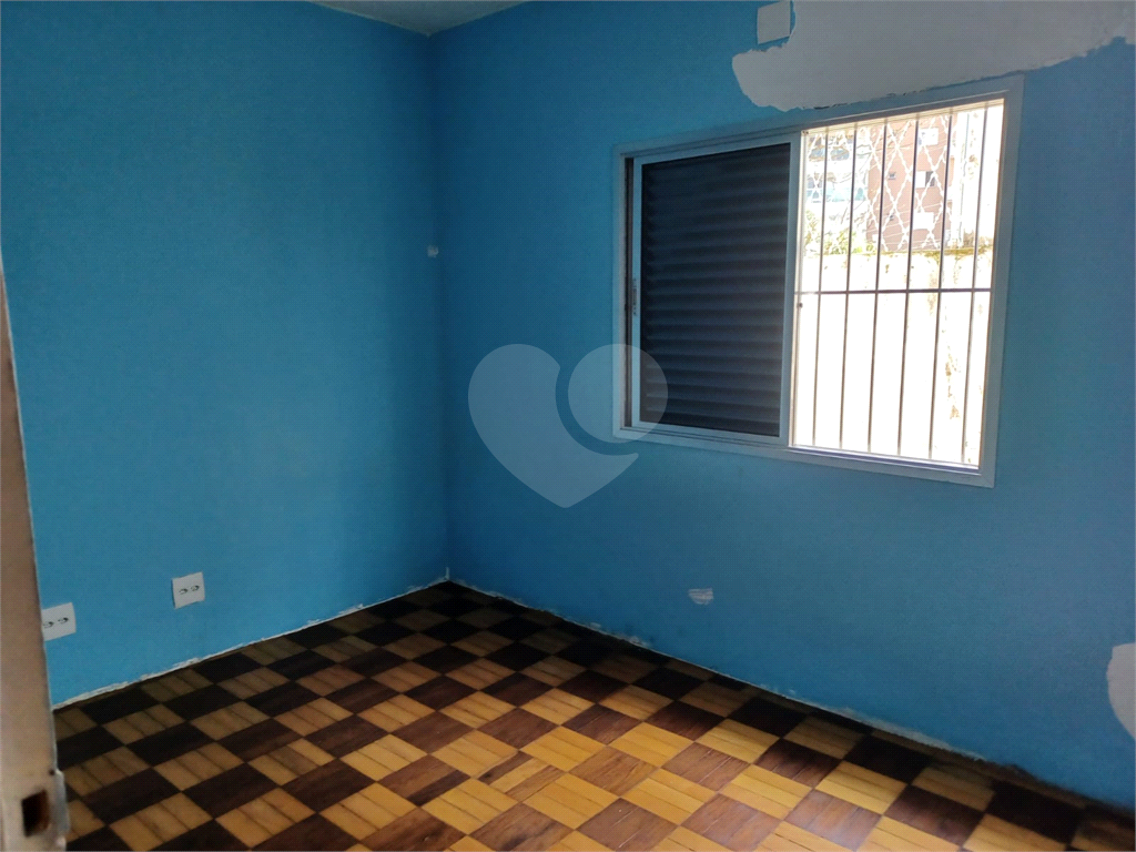 Casa, ótima localização, 02 dormitórios , 2 banheiros, quintal, lavanderia e vaga de garagem