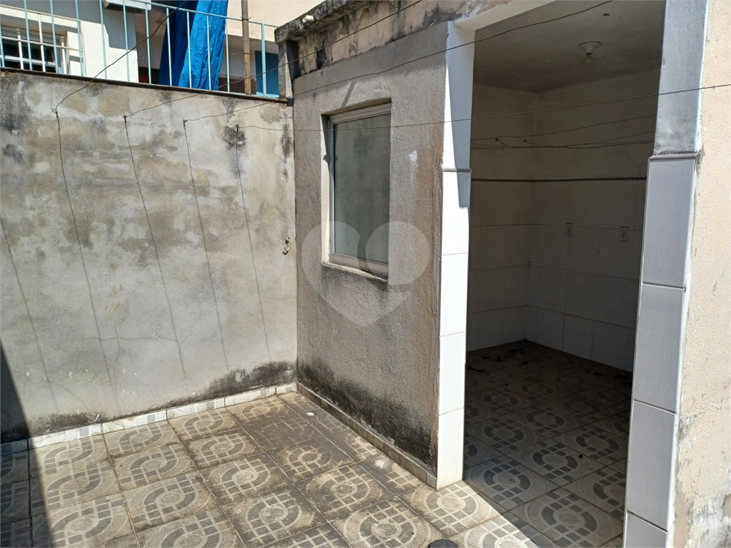 Casa, ótima localização, 02 dormitórios , 2 banheiros, quintal, lavanderia e vaga de garagem