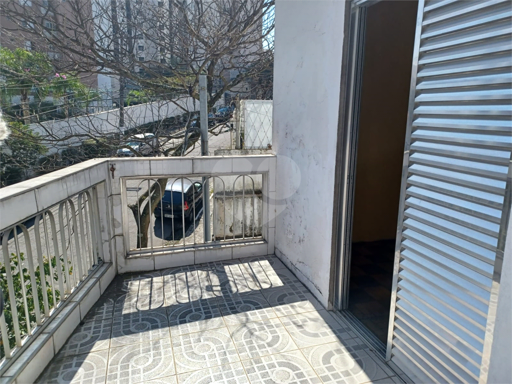 Casa, ótima localização, 02 dormitórios , 2 banheiros, quintal, lavanderia e vaga de garagem