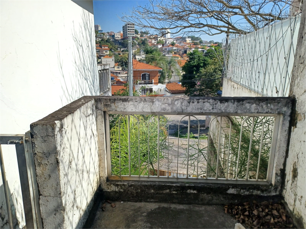 Casa, ótima localização, 02 dormitórios , 2 banheiros, quintal, lavanderia e vaga de garagem