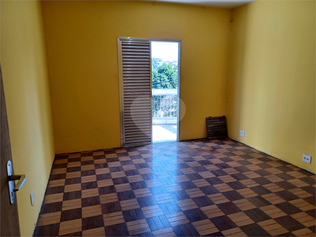 Casa, ótima localização, 02 dormitórios , 2 banheiros, quintal, lavanderia e vaga de garagem