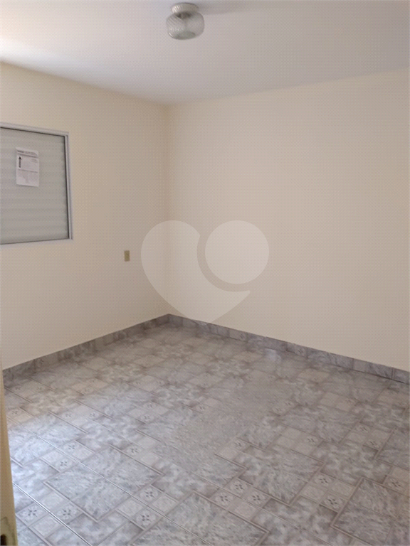 Casa térrea na Região de Campo Limpo, em avenida movimentada - 3 dormitórios 