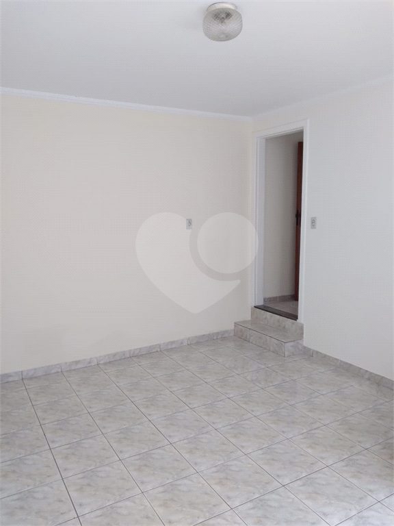 Casa térrea na Região de Campo Limpo, em avenida movimentada - 3 dormitórios 