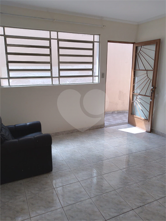 Casa térrea na Região de Campo Limpo, em avenida movimentada - 3 dormitórios 