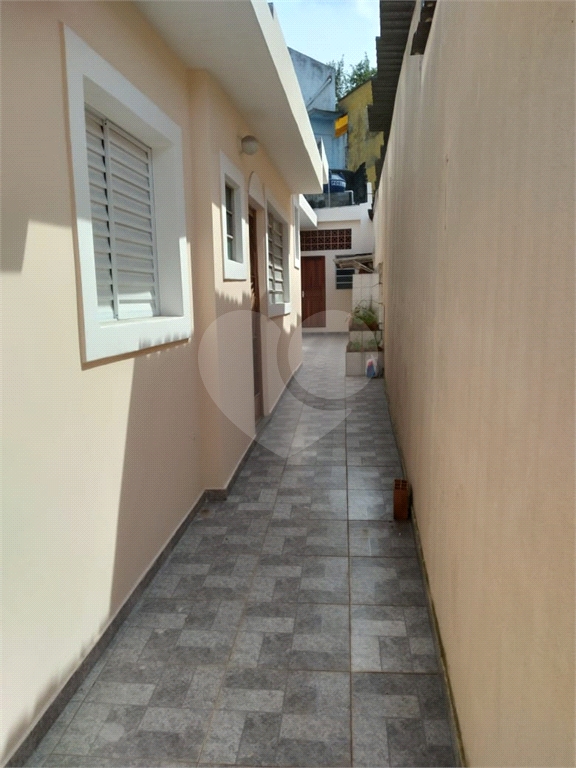 Casa térrea na Região de Campo Limpo, em avenida movimentada - 3 dormitórios 