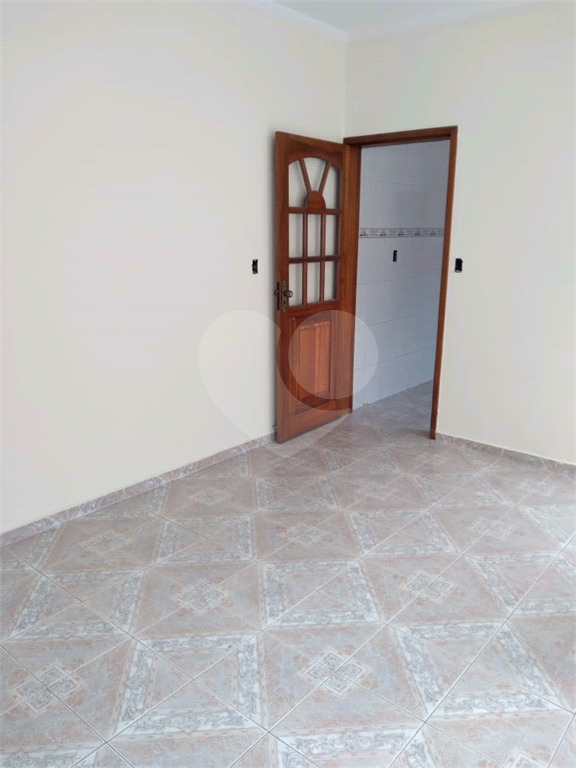 Casa térrea na Região de Campo Limpo, em avenida movimentada - 3 dormitórios 
