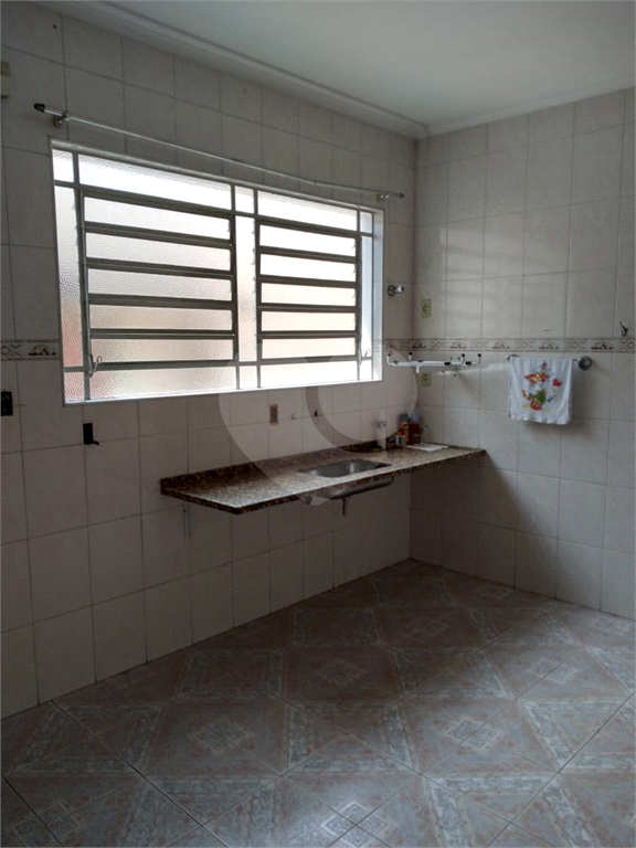 Casa térrea na Região de Campo Limpo, em avenida movimentada - 3 dormitórios 