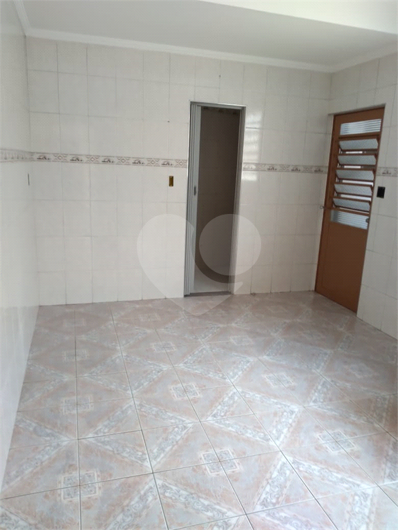 Casa térrea na Região de Campo Limpo, em avenida movimentada - 3 dormitórios 