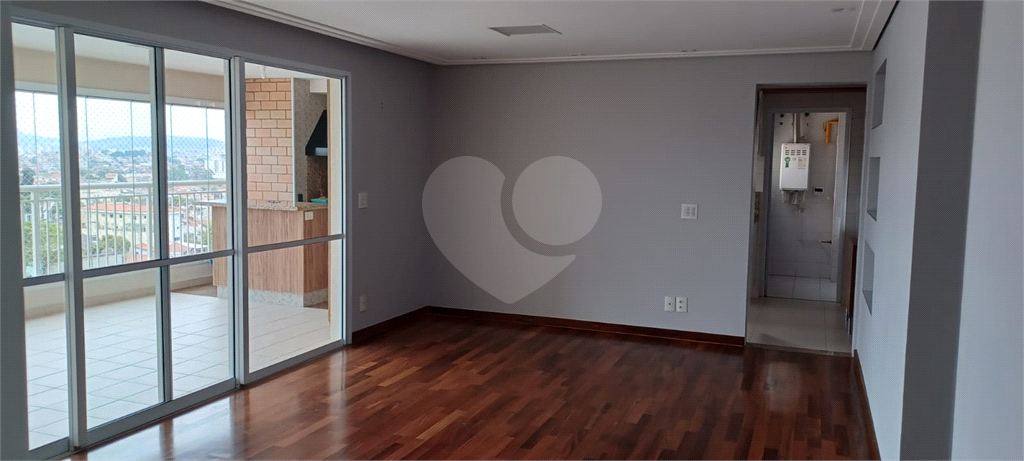 APARTAMENTO em CASA VERDE