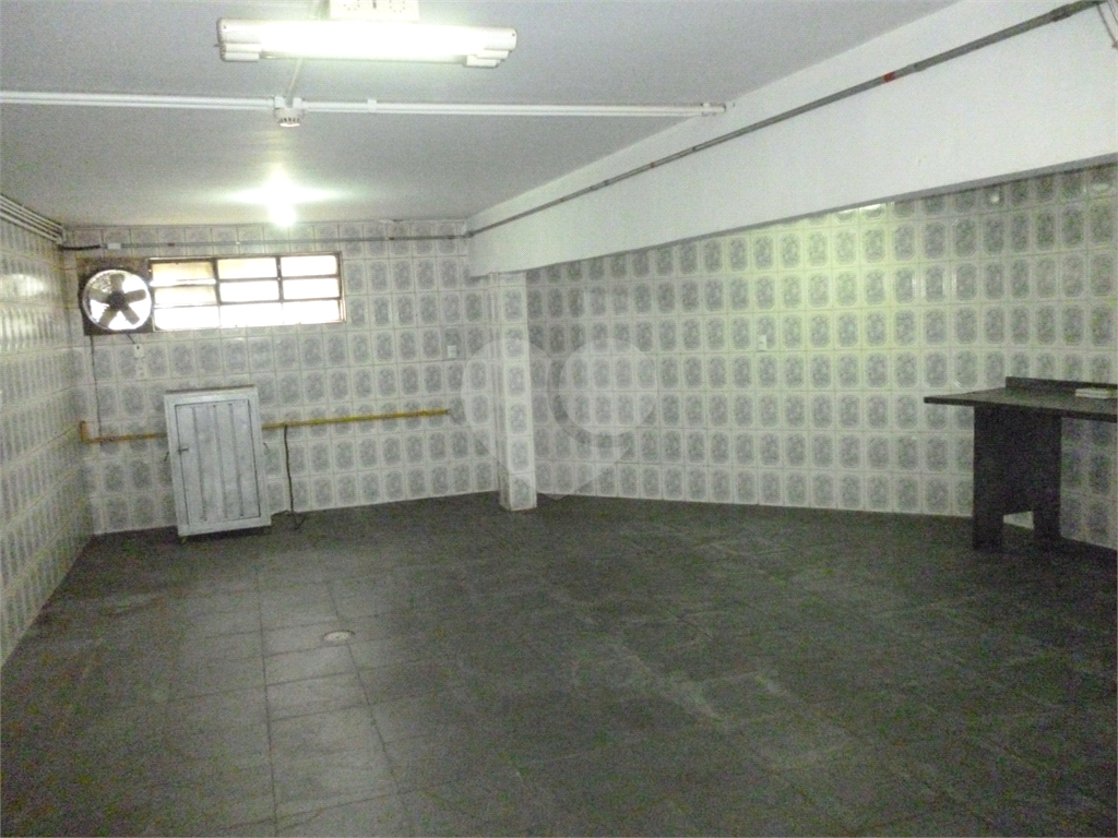 Predio Largo da Matriz , esquina 1200m2