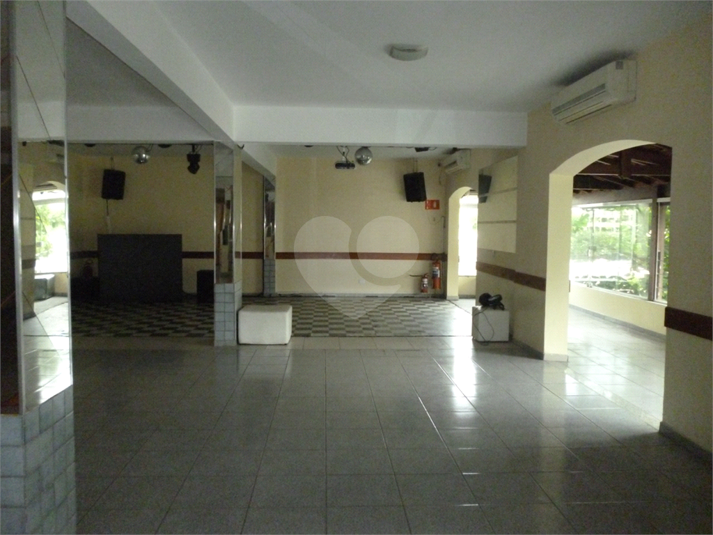 Predio Largo da Matriz , esquina 1200m2