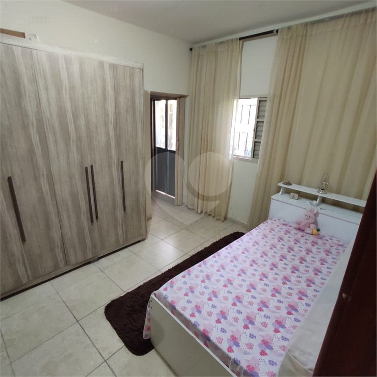 Sobrado de 4 quartos, piscina e 2 vagas Na Vila Maria.