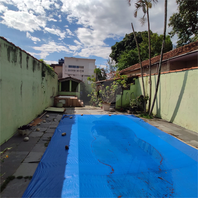 Sobrado de 4 quartos, piscina e 2 vagas Na Vila Maria.