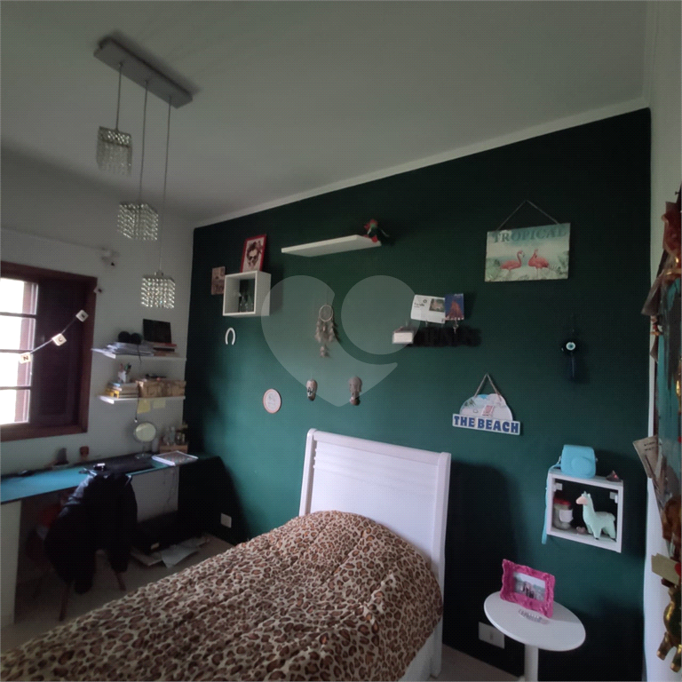 Sobrado de 4 quartos, piscina e 2 vagas Na Vila Maria.