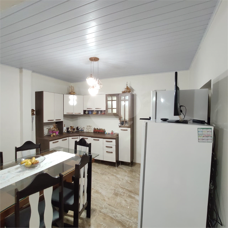 Sobrado de 4 quartos, piscina e 2 vagas Na Vila Maria.