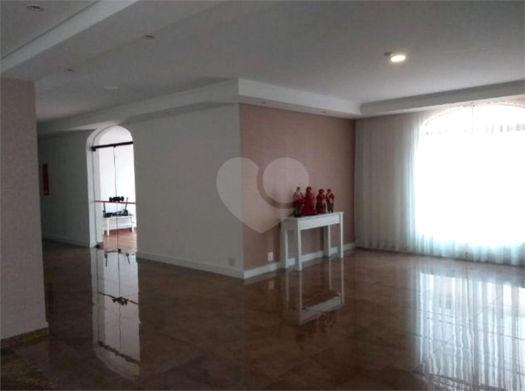 APARTAMENTO em TATUAPÉ