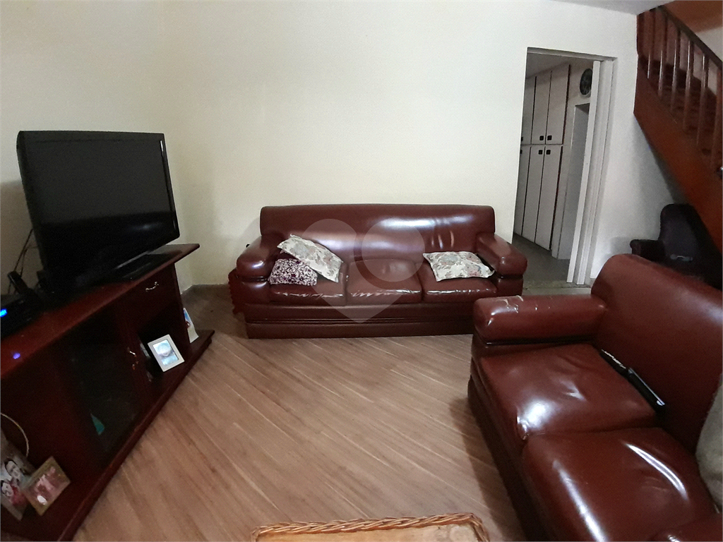 Sobrado Comercial a venda com 163 m2 com 4 dormitorios, 2 vagas e galpão. Estuda Permuta