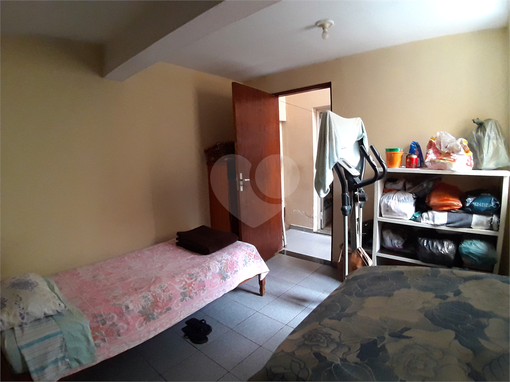 Sobrado Comercial a venda com 163 m2 com 4 dormitorios, 2 vagas e galpão. Estuda Permuta