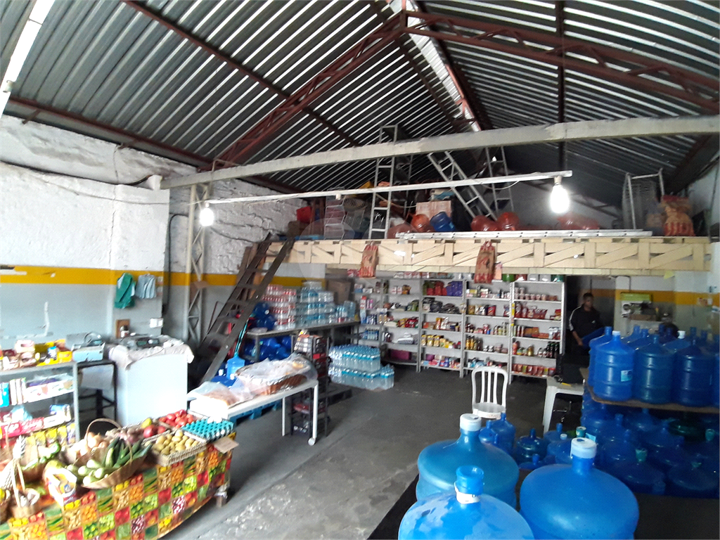 Sobrado Comercial a venda com 163 m2 com 4 dormitorios, 2 vagas e galpão. Estuda Permuta