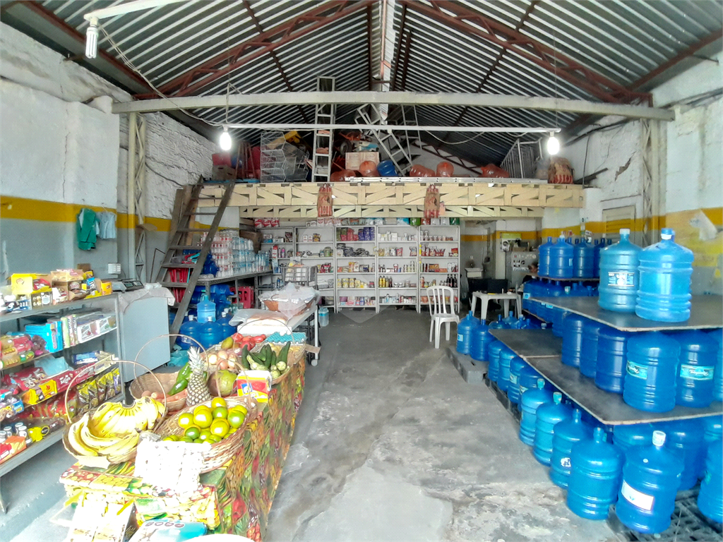 Sobrado Comercial a venda com 163 m2 com 4 dormitorios, 2 vagas e galpão. Estuda Permuta