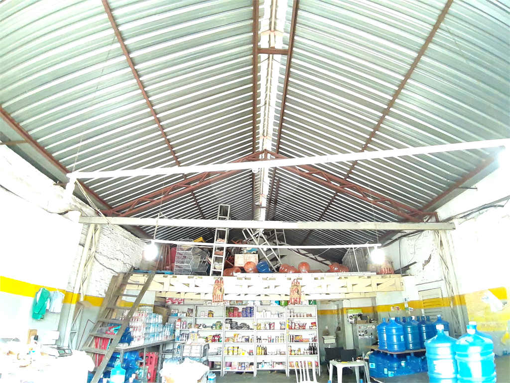 Sobrado Comercial a venda com 163 m2 com 4 dormitorios, 2 vagas e galpão. Estuda Permuta