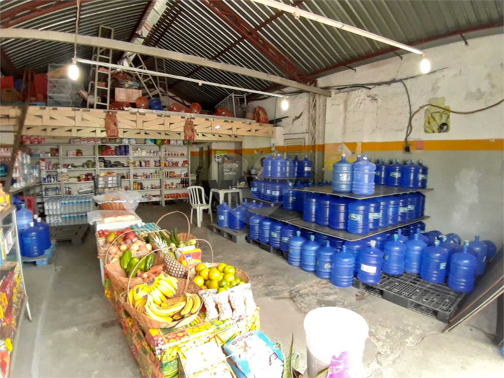 Sobrado Comercial a venda com 163 m2 com 4 dormitorios, 2 vagas e galpão. Estuda Permuta
