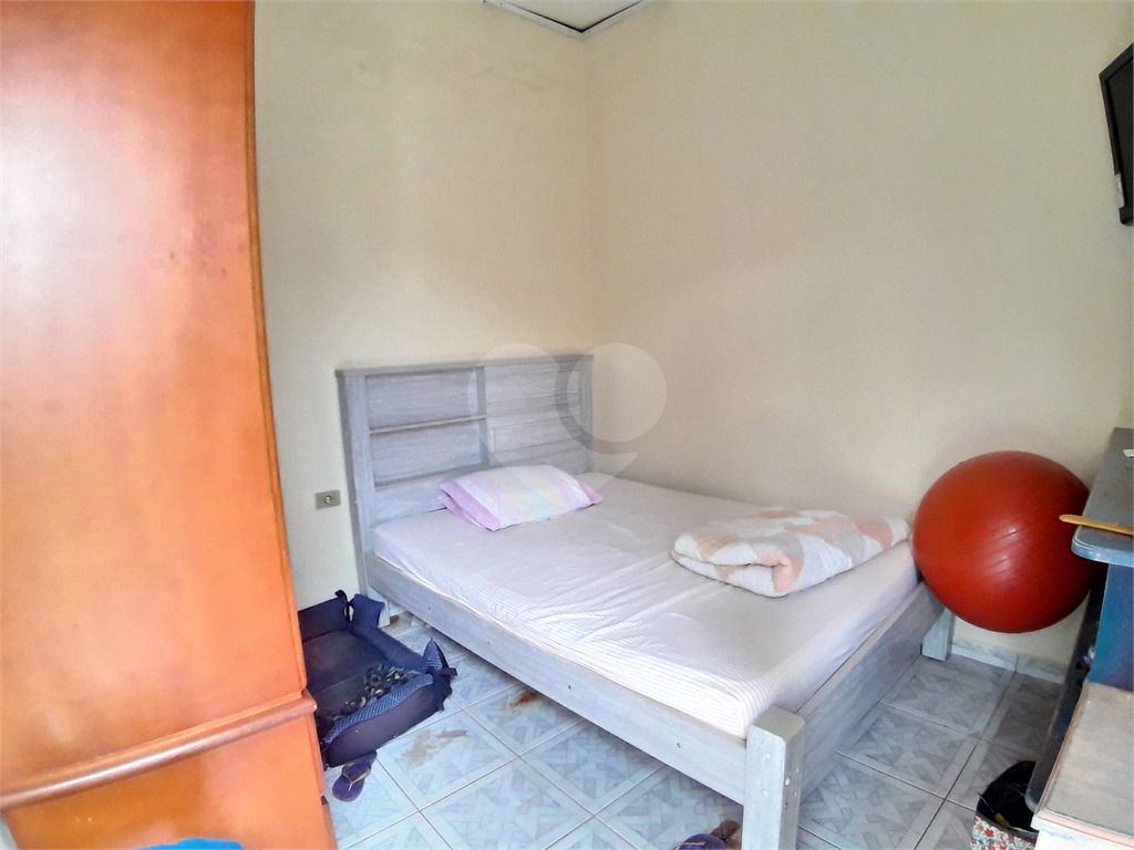 Sobrado Comercial a venda com 163 m2 com 4 dormitorios, 2 vagas e galpão. Estuda Permuta