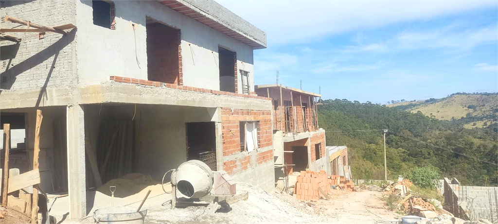 Casa de Condomínio à venda com 4 quartos, 185m² - Foto 3